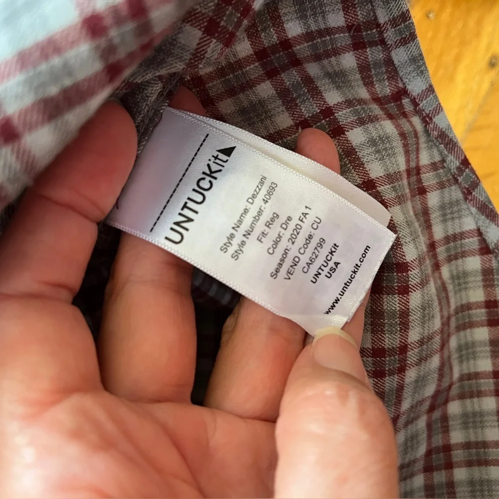 UntuckIT dezzani regular fit M medium flannel button down up shirt preppy plaid - Picture 4 of 5